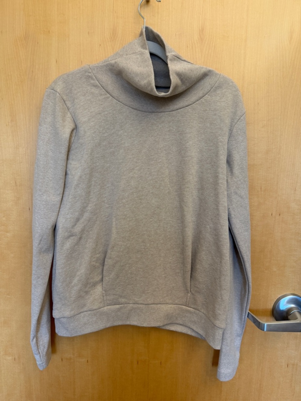 Alo Yoga Clarity long sleeve sweatshirt. Tan size medium